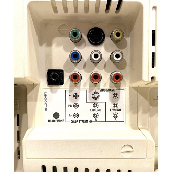 Toshiba 19LV50KW LCD TV DVD Player Combo White HDMI.   Perfect For Gaming!! - Picture 4 of 9